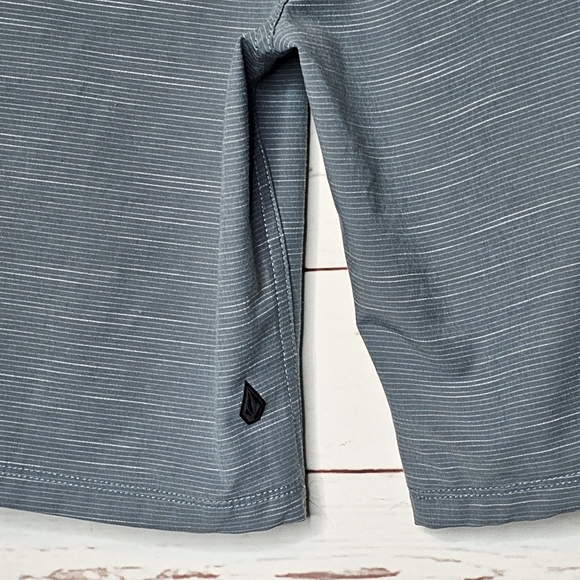 Volcom Gray Flat Front Shorts Size 27 - Picture 7 of 13